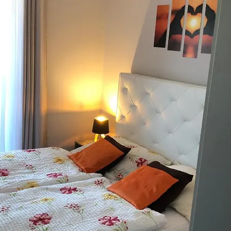 Gyoengye Lux Szeged