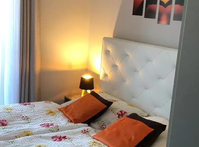 Gyoengye Lux Szeged