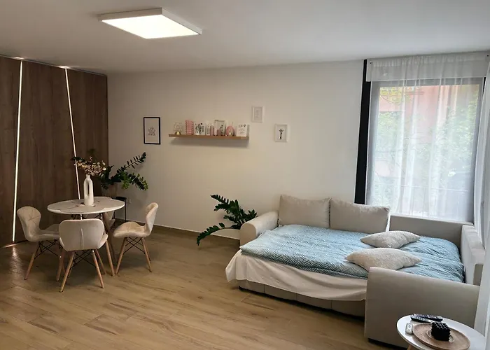 Gyoengye Lux Apartment Szeged