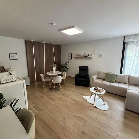 Gyoengye Lux Szeged